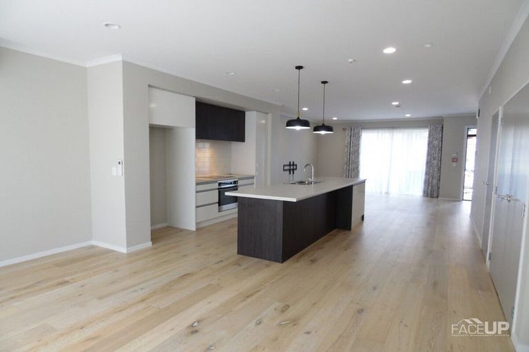 Photo of property in 213 Hobsonville Point Road, Hobsonville, Auckland, 0616