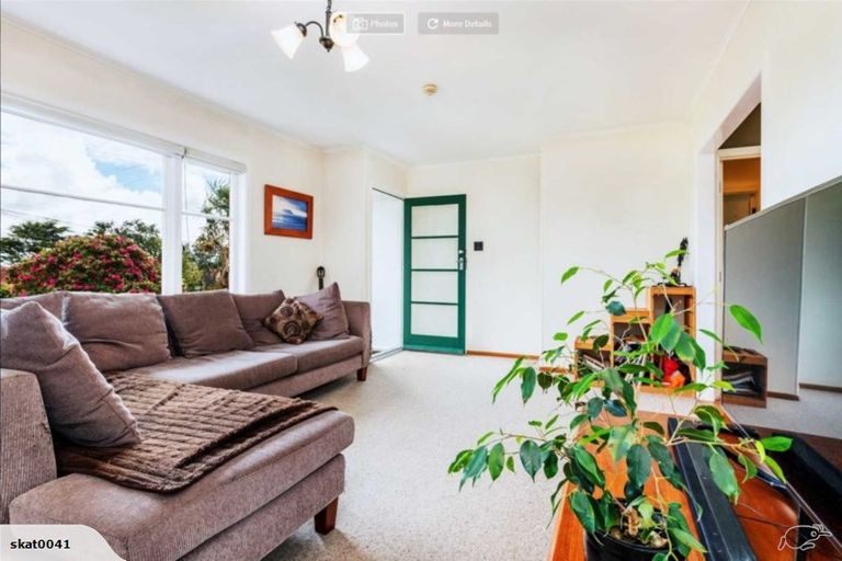 Photo of property in 9 Paton Avenue, Te Atatu South, Auckland, 0610