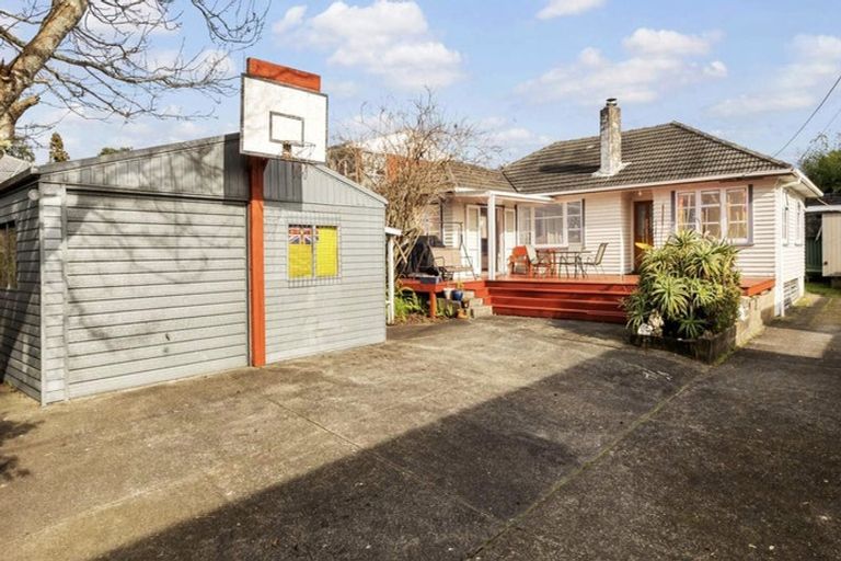 Photo of property in 108 Archibald Road, Kelston, Auckland, 0602