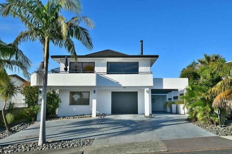 Photo of property in 3 Elgin Place, Red Beach, 0932