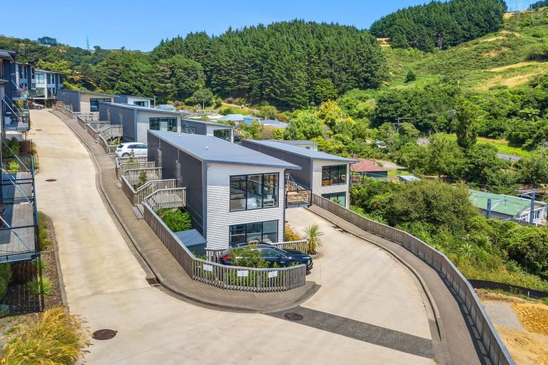 Photo of property in 2 Ara Paripari, Tawa, Wellington, 5028