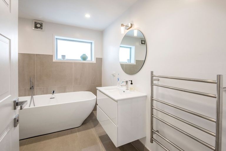 Photo of property in 2/41 Merani Street, Narrow Neck, Auckland, 0622