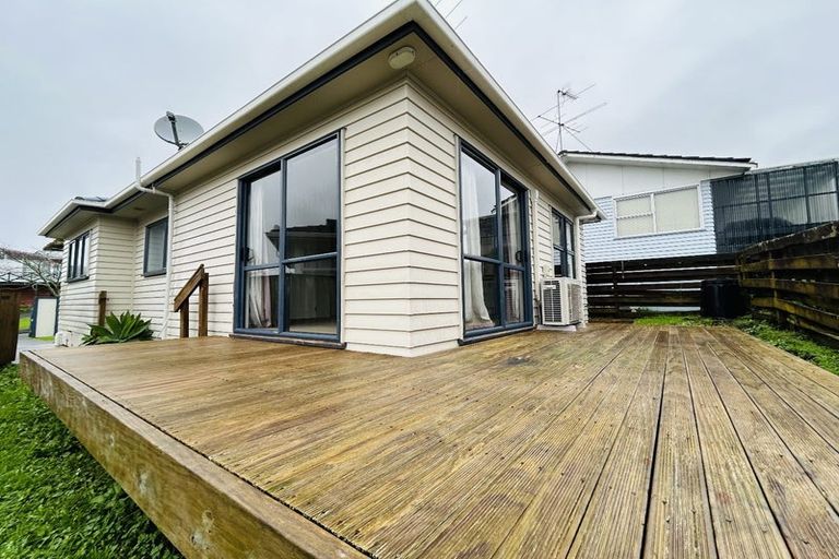 Photo of property in 111 Farquhar Road, Glendene, Auckland, 0602