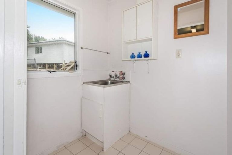 Photo of property in 5 Santiago Crescent, Unsworth Heights, Auckland, 0632