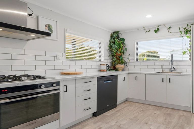 Photo of property in 10 Hillview Road, Waihi Beach, 3611