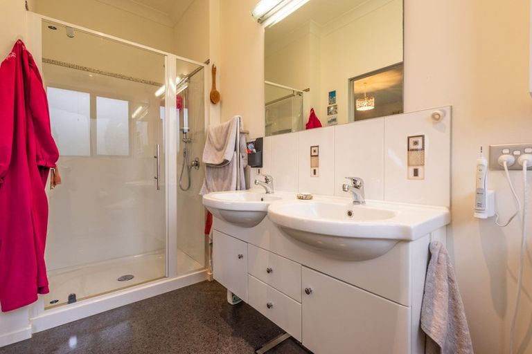 Photo of property in 104 Bing Lucas Drive, Tawa, Wellington, 5028