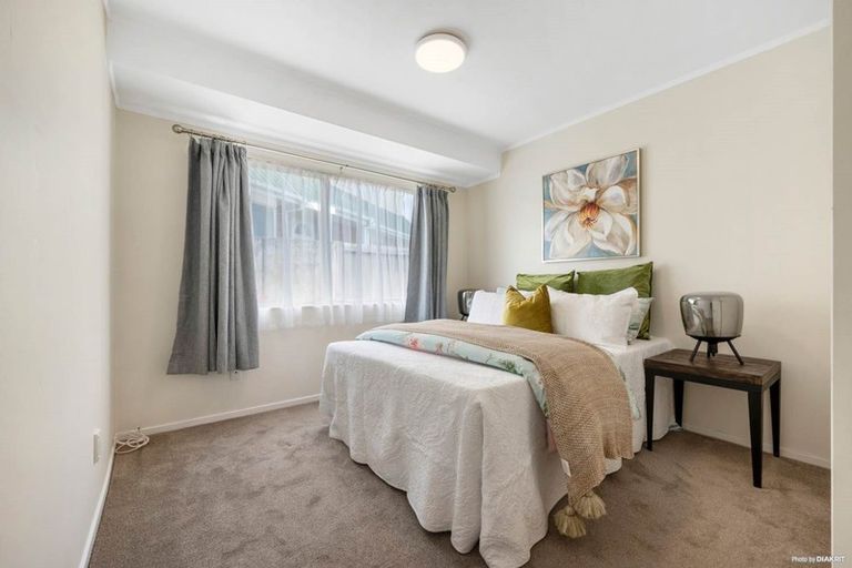 Photo of property in 1/7 Emma Court, Northpark, Auckland, 2013
