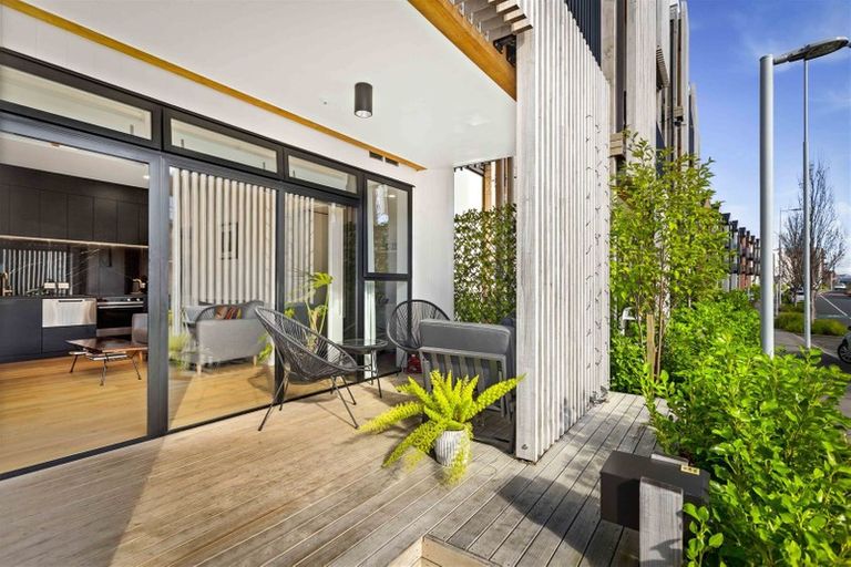 Photo of property in 2/165 Hobsonville Point Road, Hobsonville, Auckland, 0616