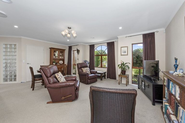 Photo of property in 2 Callum Brae Drive, Rototuna, Hamilton, 3210