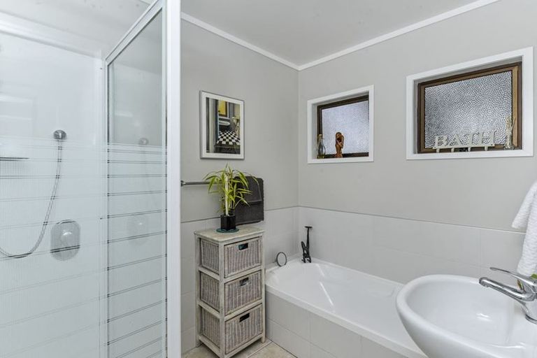 Photo of property in 37 Dye Access Road, Kaukapakapa, 0871