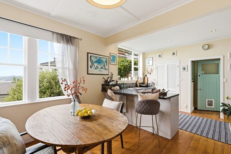 Photo of property in 13 Hungerford Road, Lyall Bay, Wellington, 6022