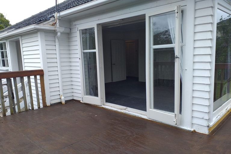 Photo of property in 253 Great North Road, Henderson, Auckland, 0612