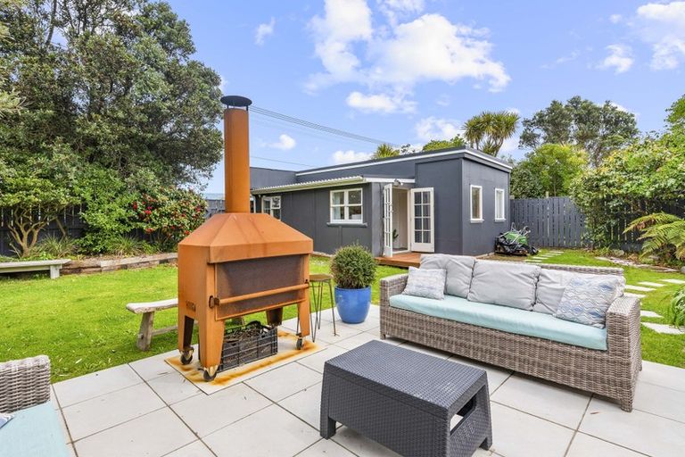 Photo of property in 14 Toi Street, Otaki Beach, Otaki, 5512