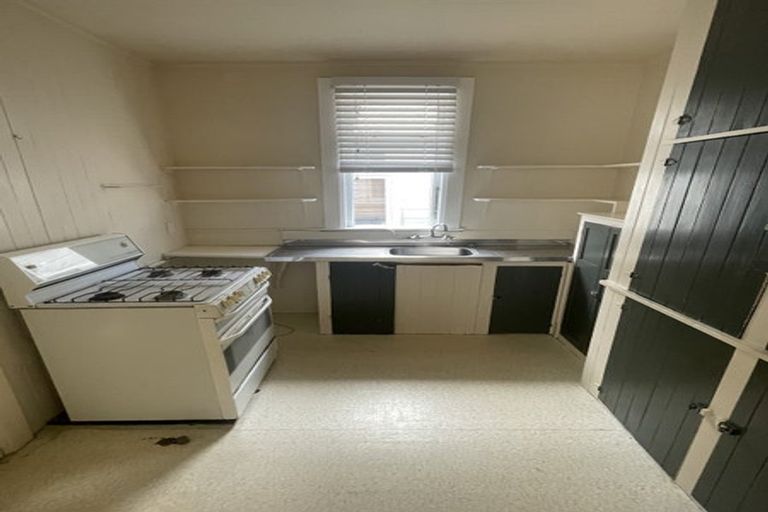 Photo of property in 354 The Parade, Island Bay, Wellington, 6023