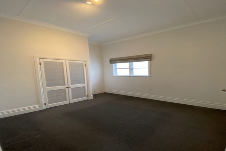 Photo of property in 20 Scarborough Terrace, Mount Victoria, Wellington, 6011