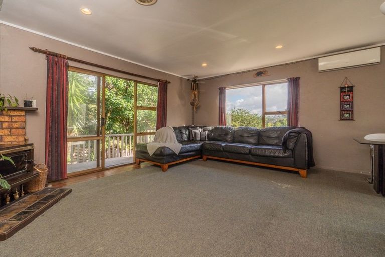 Photo of property in 2/13 Wirihana Road, Titirangi, Auckland, 0604