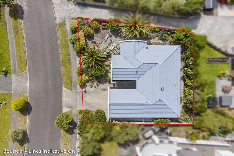 Photo of property in 43 Quadrant Heights, Paraparaumu, 5032