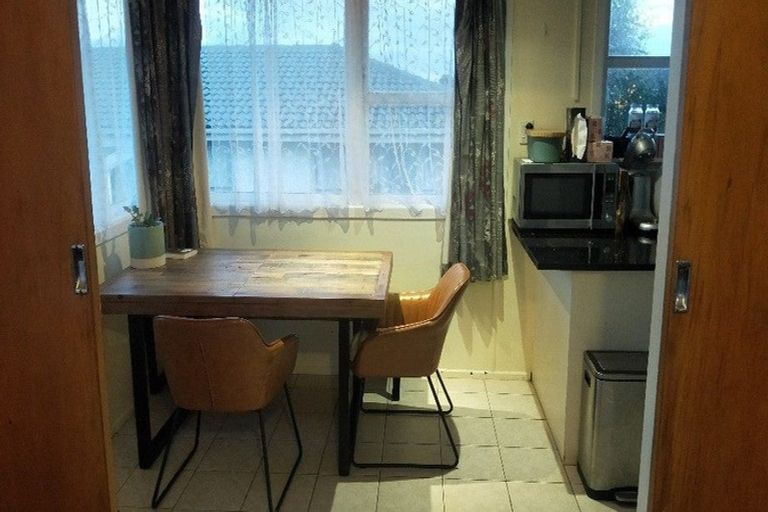 Photo of property in 30 Megan Avenue, Pakuranga Heights, Auckland, 2010