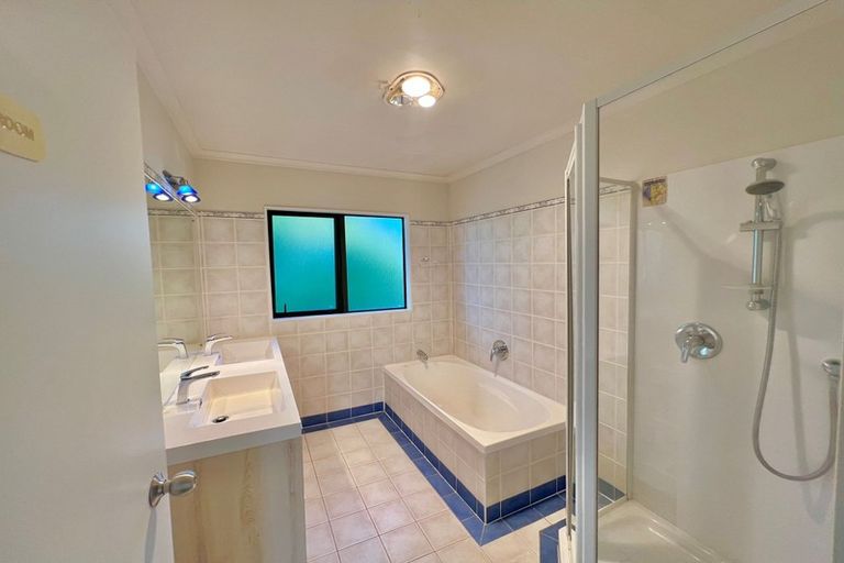 Photo of property in 13 Haven Crest, Somerville, Auckland, 2014