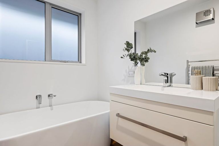 Photo of property in 40 Pentonville Close, Westmorland, Christchurch, 8025