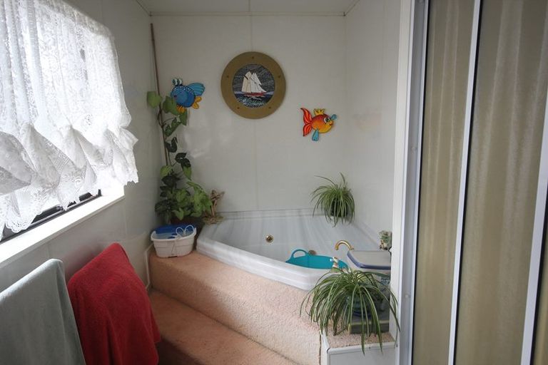 Photo of property in 124 Komiti Road, Tinopai, Matakohe, 0593