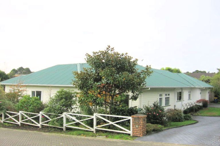 Photo of property in 25 Almond Grove, Greenhithe, Auckland, 0632