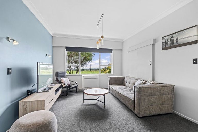 Photo of property in 1606 South Road, Tataraimaka, New Plymouth, 4374