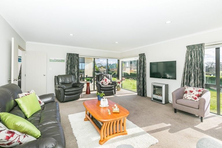 Photo of property in 2 Ruske Place, Grandview Heights, Hamilton, 3200