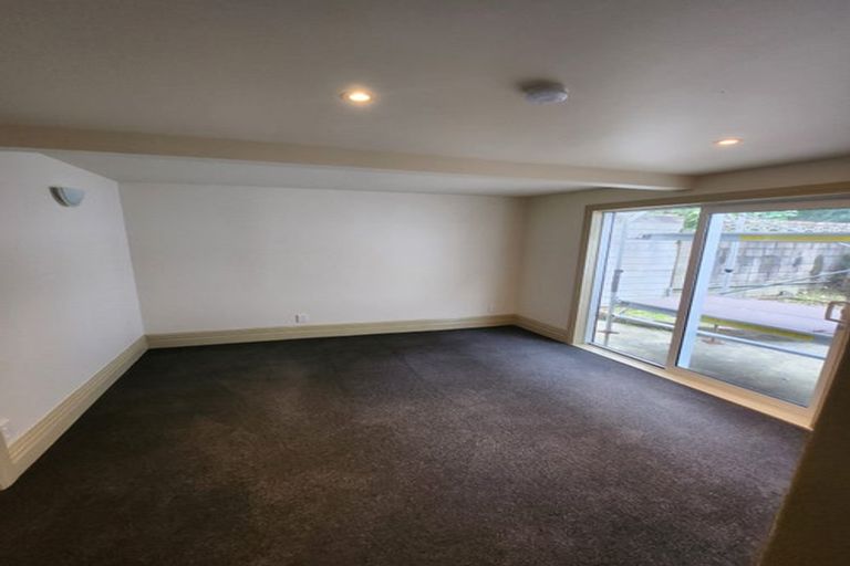 Photo of property in 43 Patanga Crescent, Thorndon, Wellington, 6011