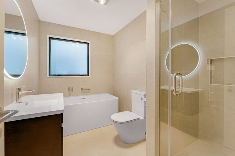 Photo of property in 10 Babos Avenue, Kumeu, 0810