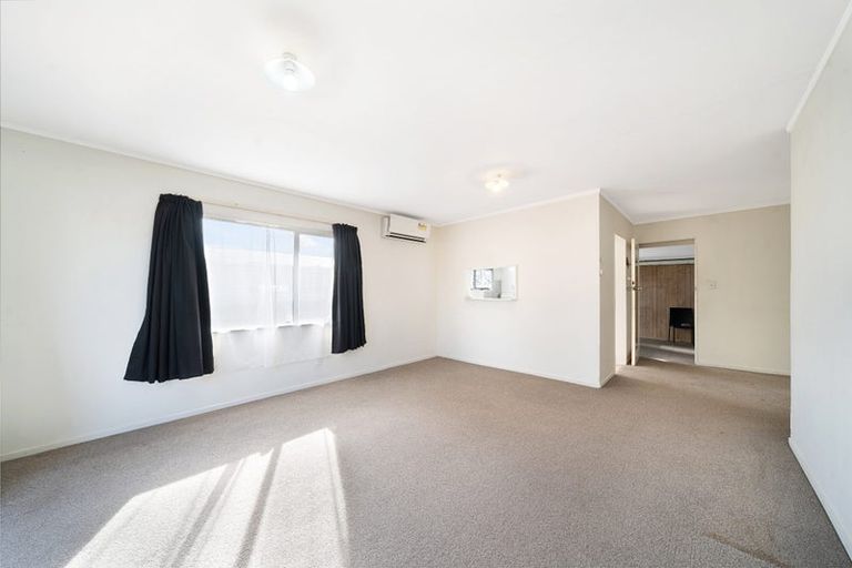 Photo of property in 1/47 Flanshaw Road, Te Atatu South, Auckland, 0610