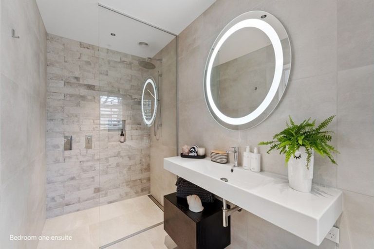 Photo of property in 8 Kotare Place, Sandspit, Warkworth, 0982