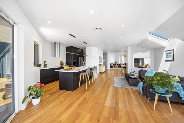 Photo of property in 208 Vipond Road, Stanmore Bay, Whangaparaoa, 0932