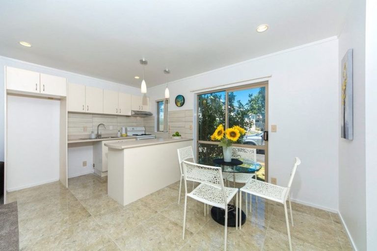 Photo of property in 9 Lockington Avenue, Henderson, Auckland, 0612