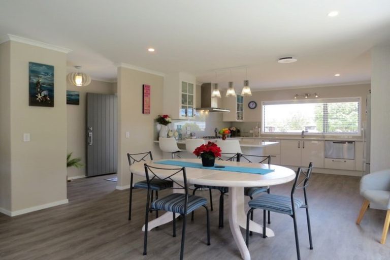 Photo of property in 44 Victoria Street, Coromandel, 3506