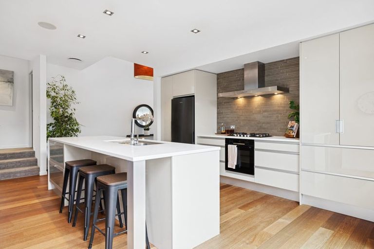 Photo of property in 6 Woolshed Lane, Pukekohe, 2120