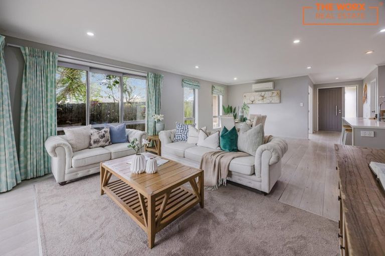 Photo of property in 33 Captain Mitchell Drive, Opaheke, Papakura, 2113