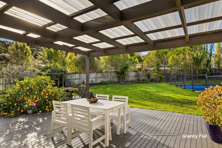 Photo of property in 15a Whangaparaoa Road, Red Beach, 0932