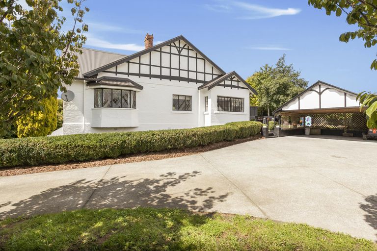 Photo of property in 855 State Highway 16, Waimauku, 0812