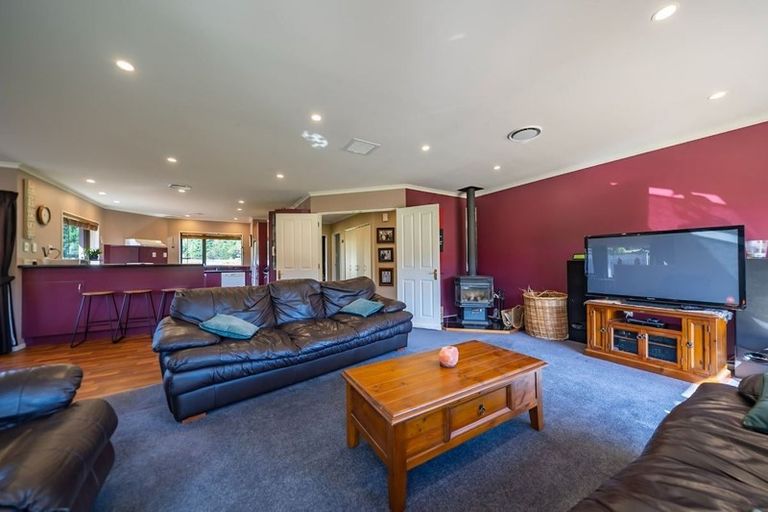 Photo of property in 150 Upper Fitzherbert Road, Wainuiomata, Lower Hutt, 5373