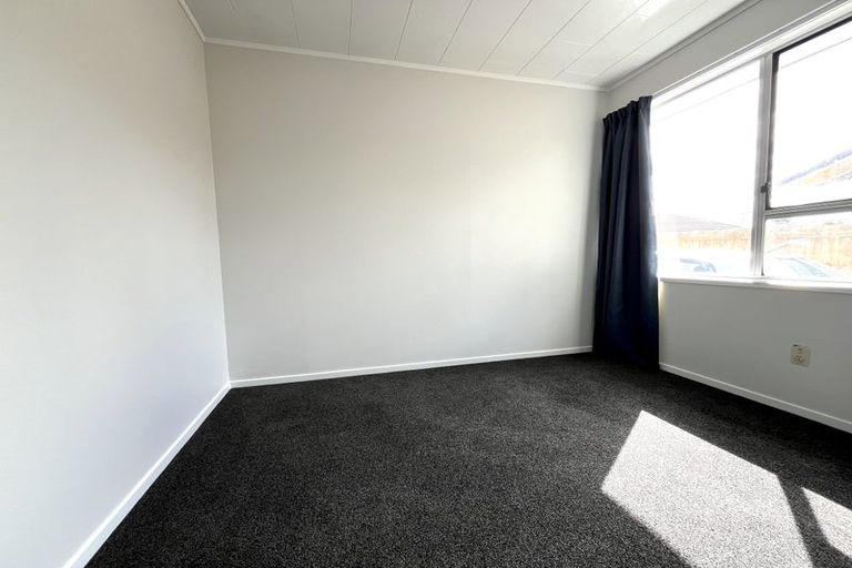 Photo of property in 28 Larissa Avenue, Henderson, Auckland, 0610