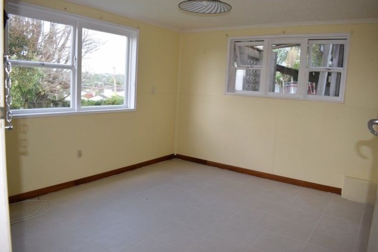 Photo of property in 68 Lyons Avenue, Murrays Bay, Auckland, 0630