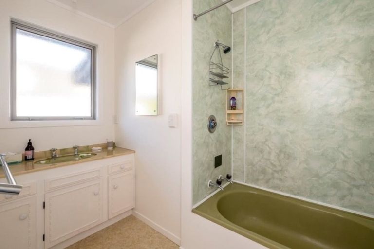 Photo of property in 11 Hastings Street, Waikanae Beach, Waikanae, 5036