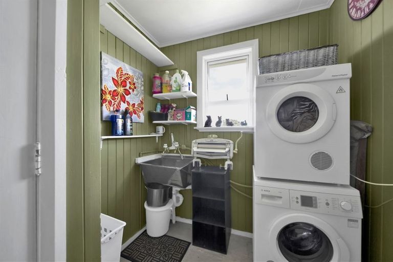 Photo of property in 2 Egmont Street, Patea, 4520