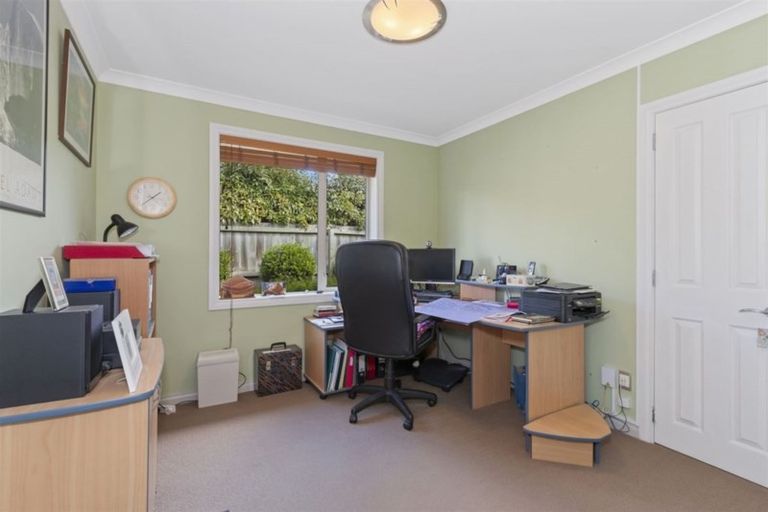 Photo of property in 18 Willowview Drive, Redwood, Christchurch, 8051