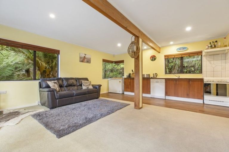 Photo of property in 11 Valley View Road, Titirangi, Auckland, 0604