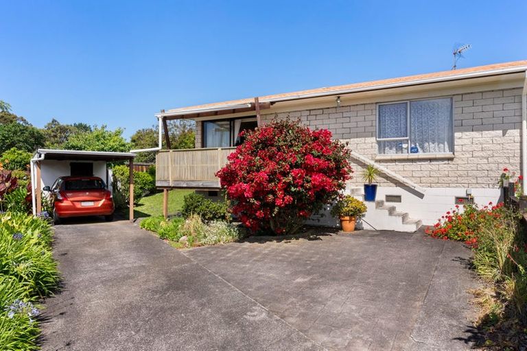 Photo of property in 2/4 Dalwhinnie Parade, Highland Park, Auckland, 2010