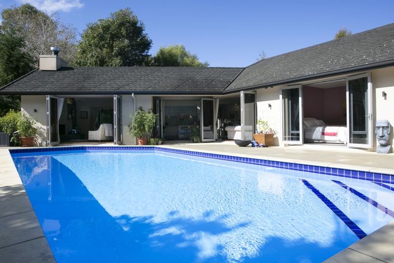 Photo of property in 5 Cameron Drive, Acacia Bay, Taupo, 3385