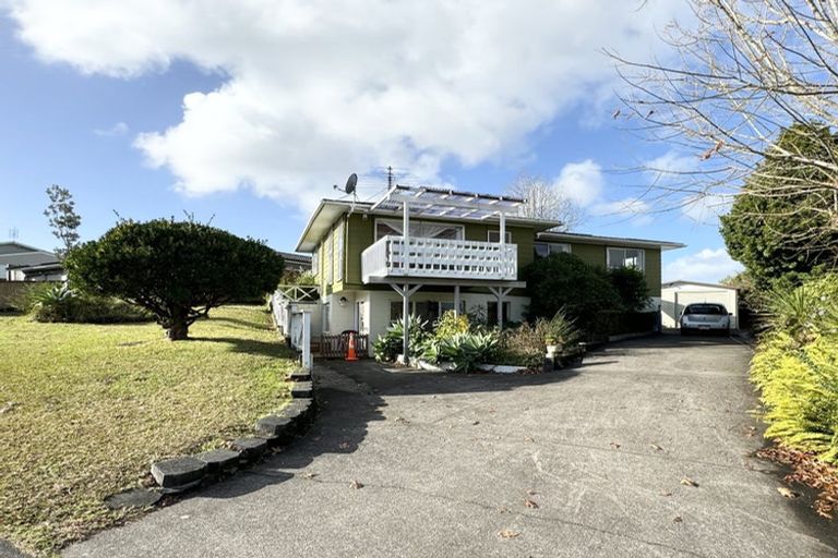 Photo of property in 14 Vina Place, Massey, Auckland, 0614