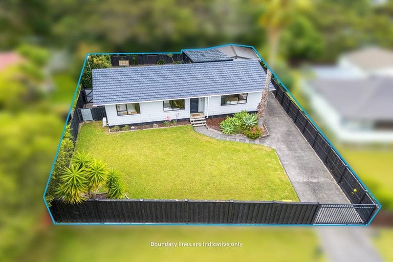 Photo of property in 9 West Harbour Drive, West Harbour, Auckland, 0618